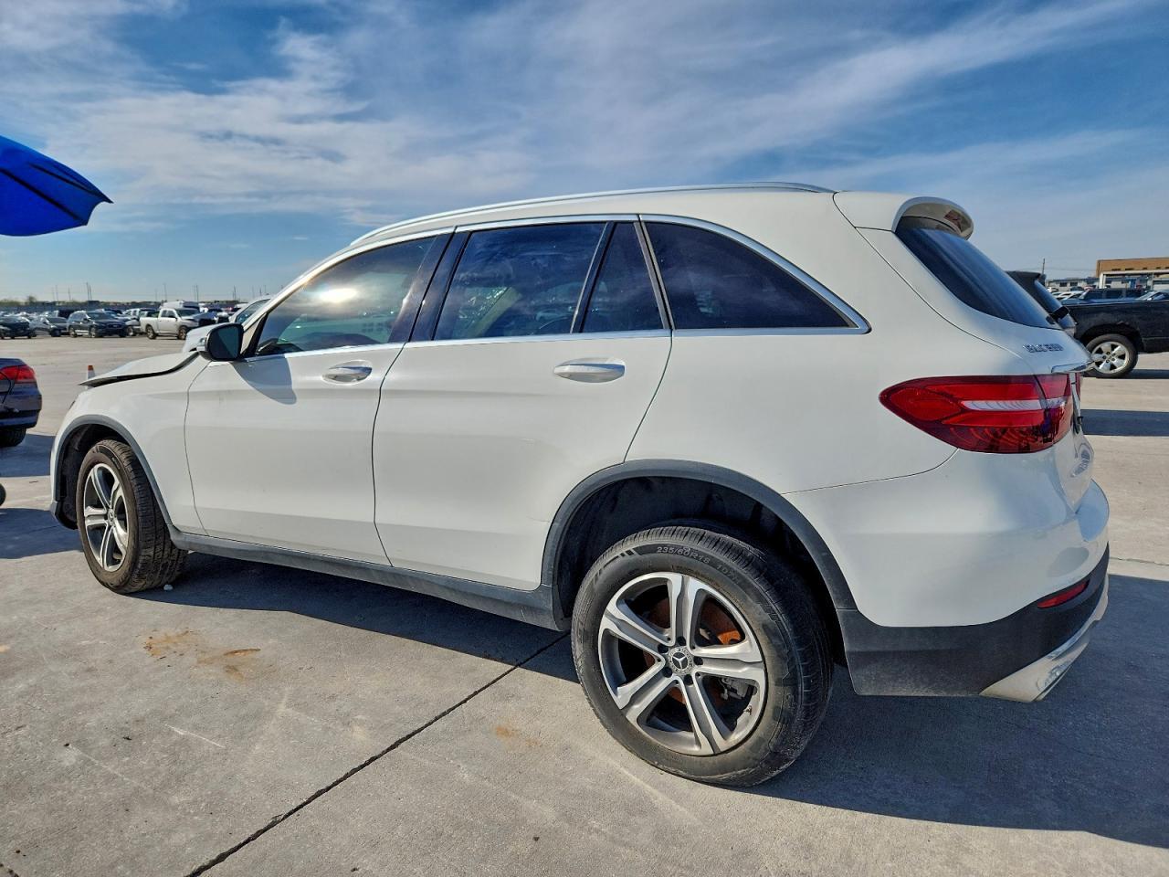 2019 Mercedes-Benz Glc 300 - zdjęcie 2