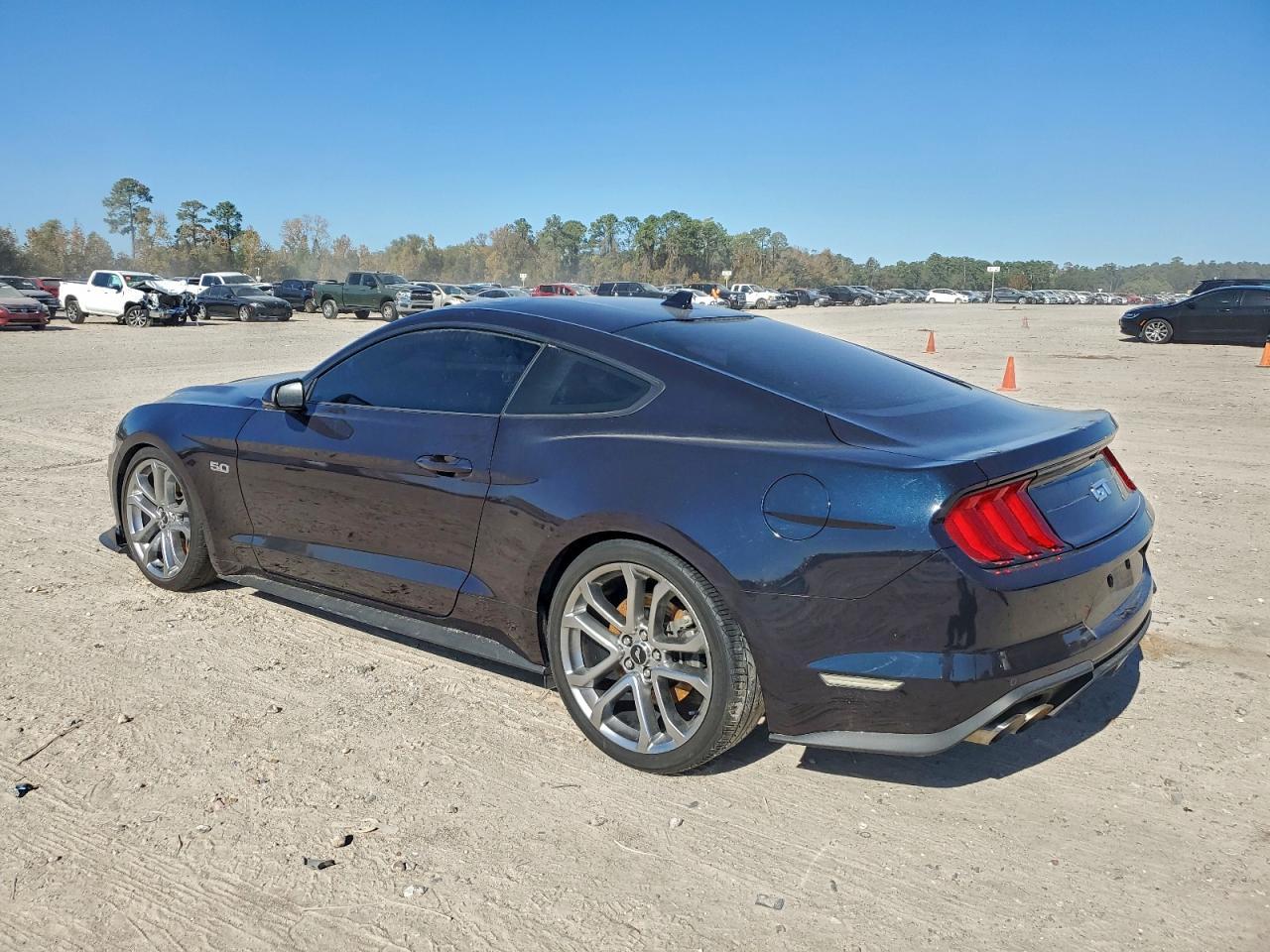 Ford Mustang - zdjęcie 2