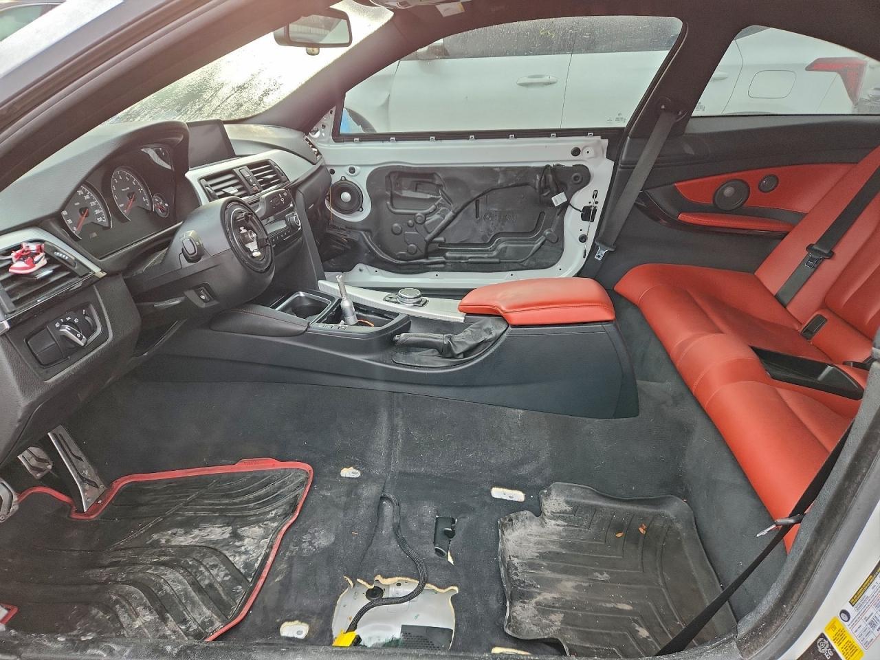 2015 BMW M4 - zdjęcie 7