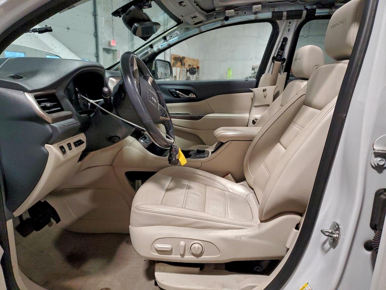 2020 GMC Acadia Denali - zdjęcie 7