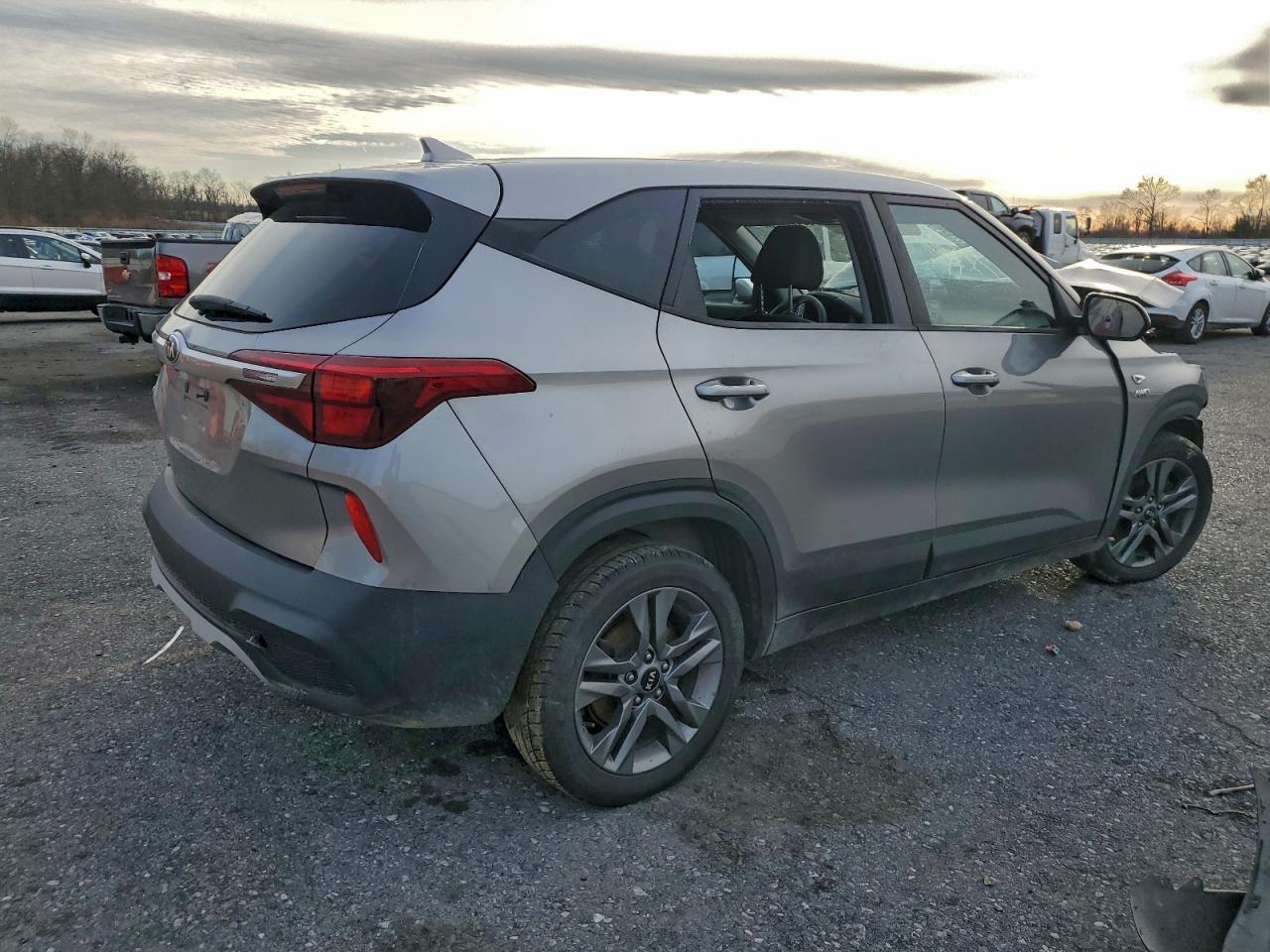 2021 Kia Seltos Lx - zdjęcie 3