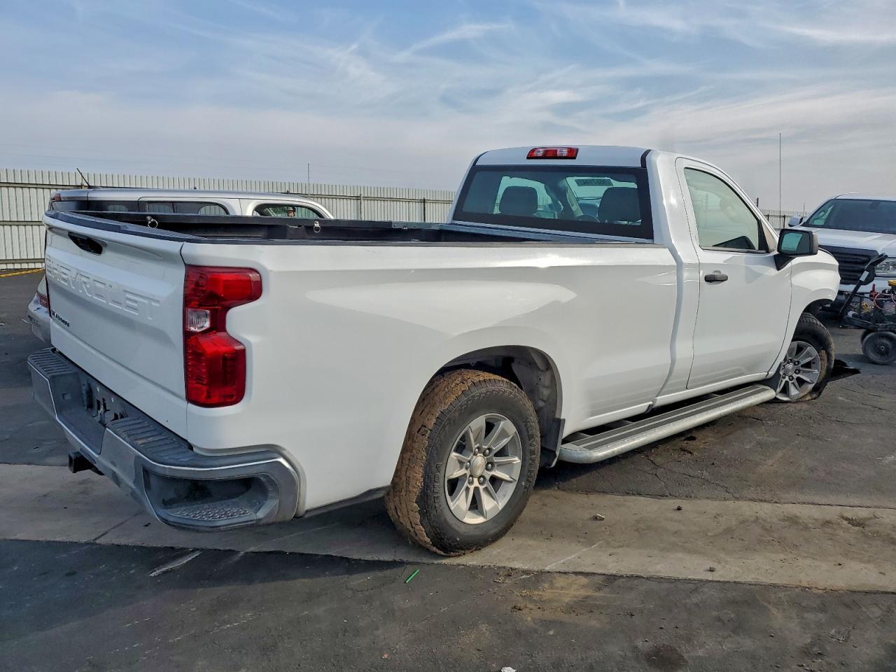 2023 Chevrolet Silverado C1500 - zdjęcie 3