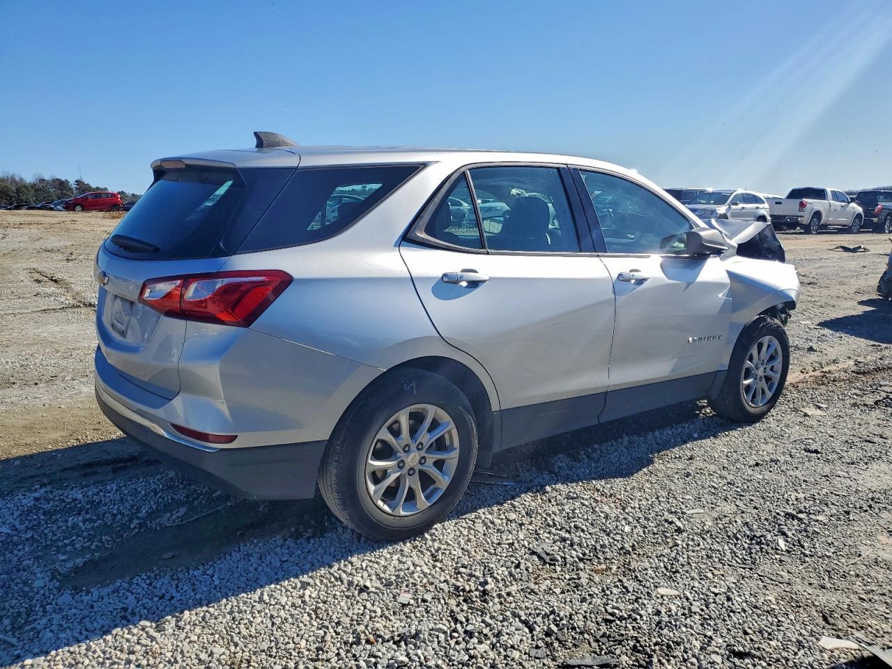 2018 Chevrolet Equinox Ls - zdjęcie 3