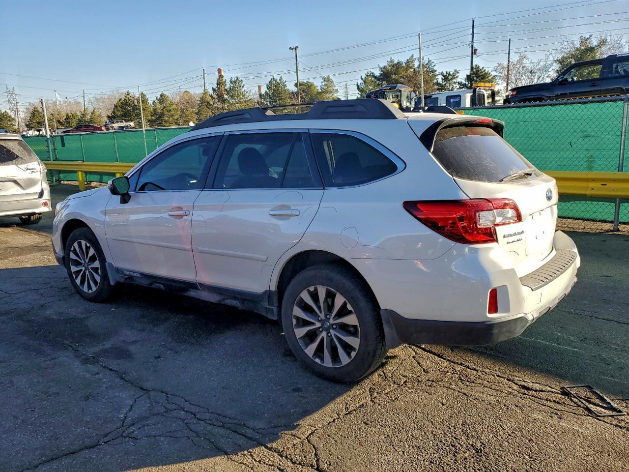2015 Subaru Outback 3.6R Limited - zdjęcie 2