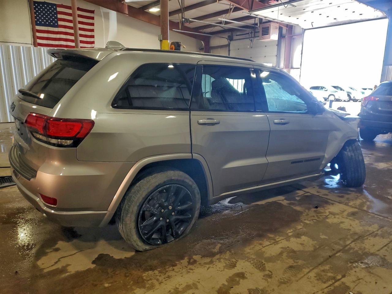2020 Jeep Grand Cherokee Laredo - zdjęcie 3