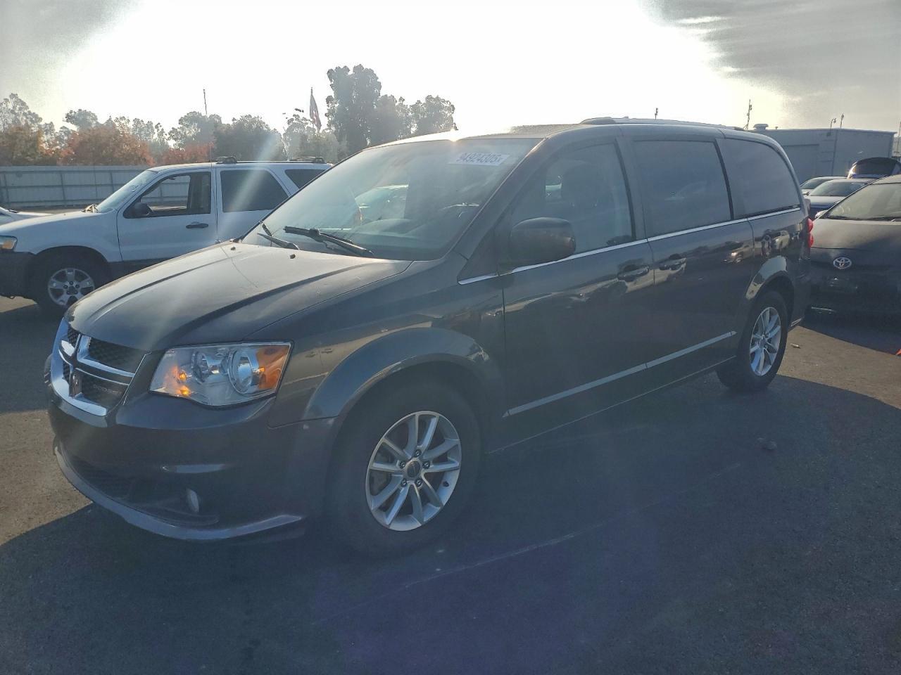 2019 Dodge Grand Caravan Sxt - zdjęcie główne