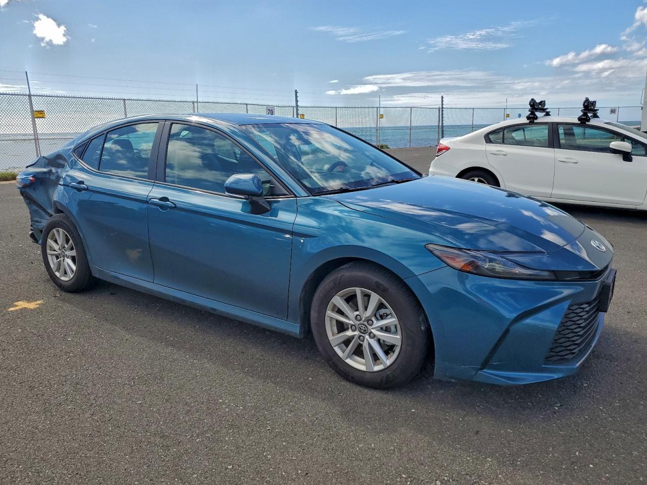 2025 Toyota Camry Le - zdjęcie 4