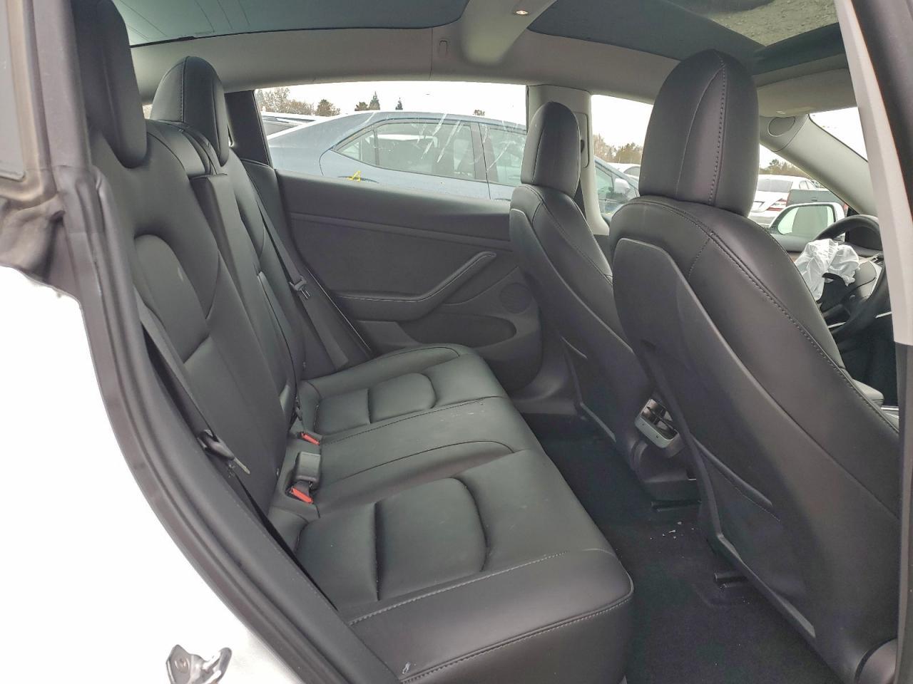 2022 Tesla Model 3 - zdjęcie 10
