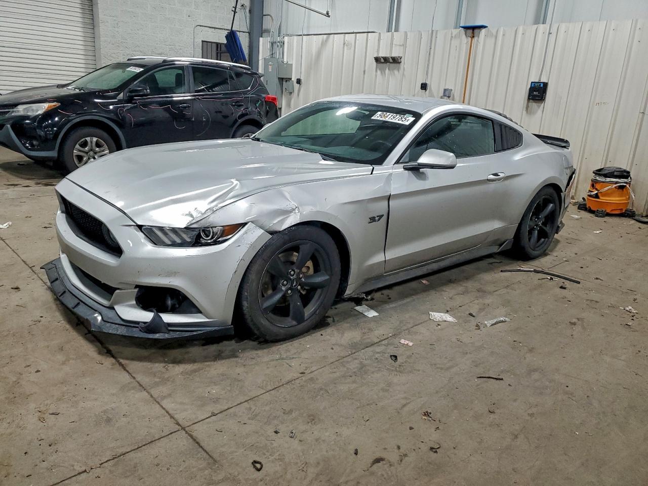 2016 Ford Mustang - zdjęcie główne