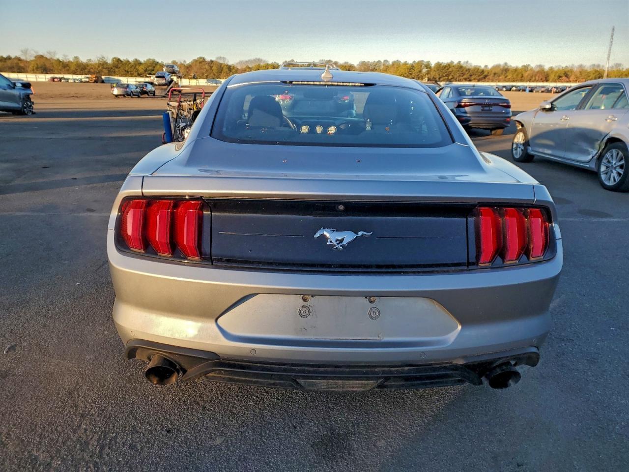 2021 Ford Mustang - zdjęcie 6