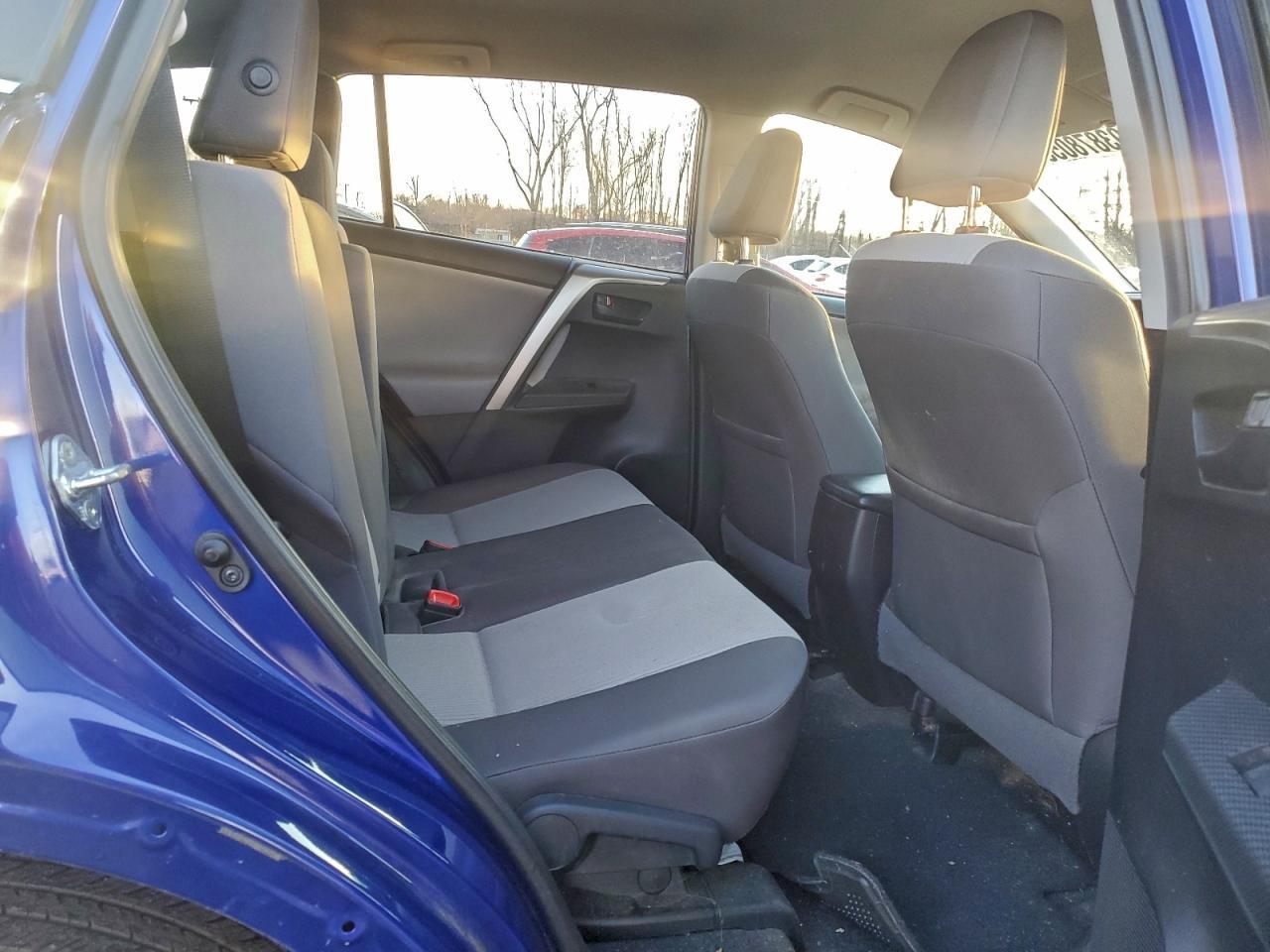 2015 Toyota RAV 4 - zdjęcie 11