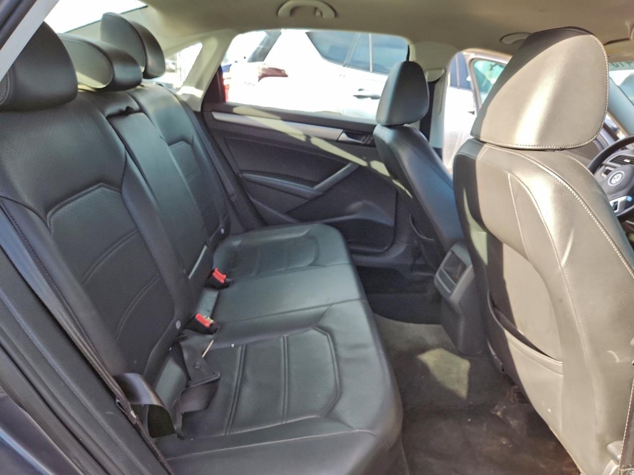 2014 Volkswagen Passat S - zdjęcie 10