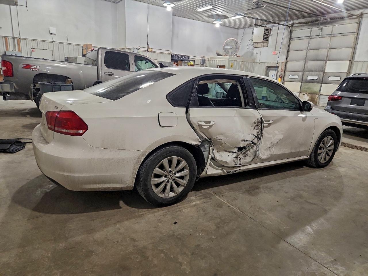 2014 Volkswagen Passat S - zdjęcie 3