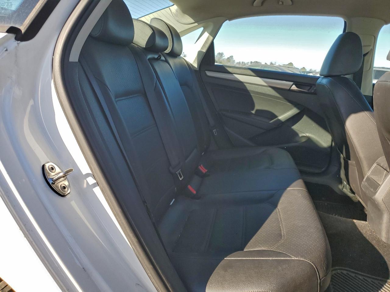 2015 Volkswagen Passat S - zdjęcie 10