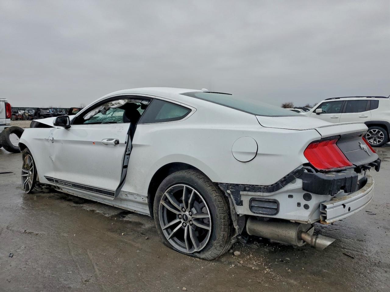 2019 Ford Mustang - zdjęcie 2
