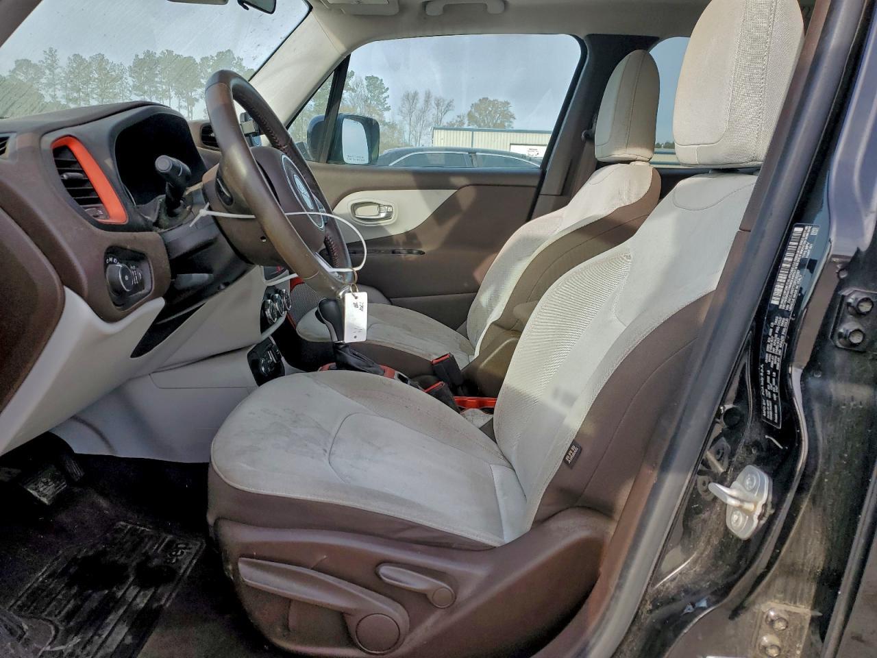 2016 Jeep Renegade Latitude - zdjęcie 7