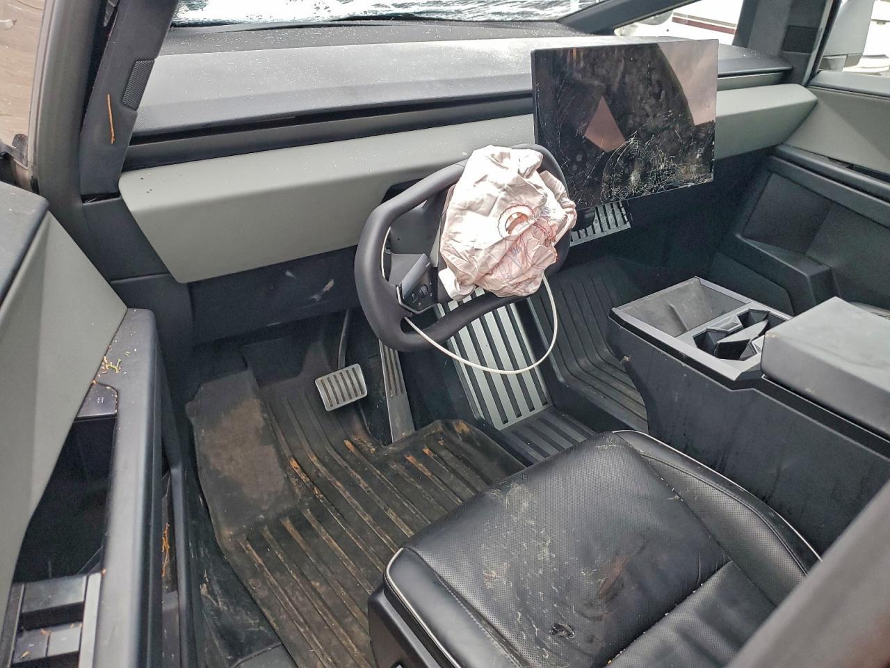 2024 Tesla Cybertruck - zdjęcie 8