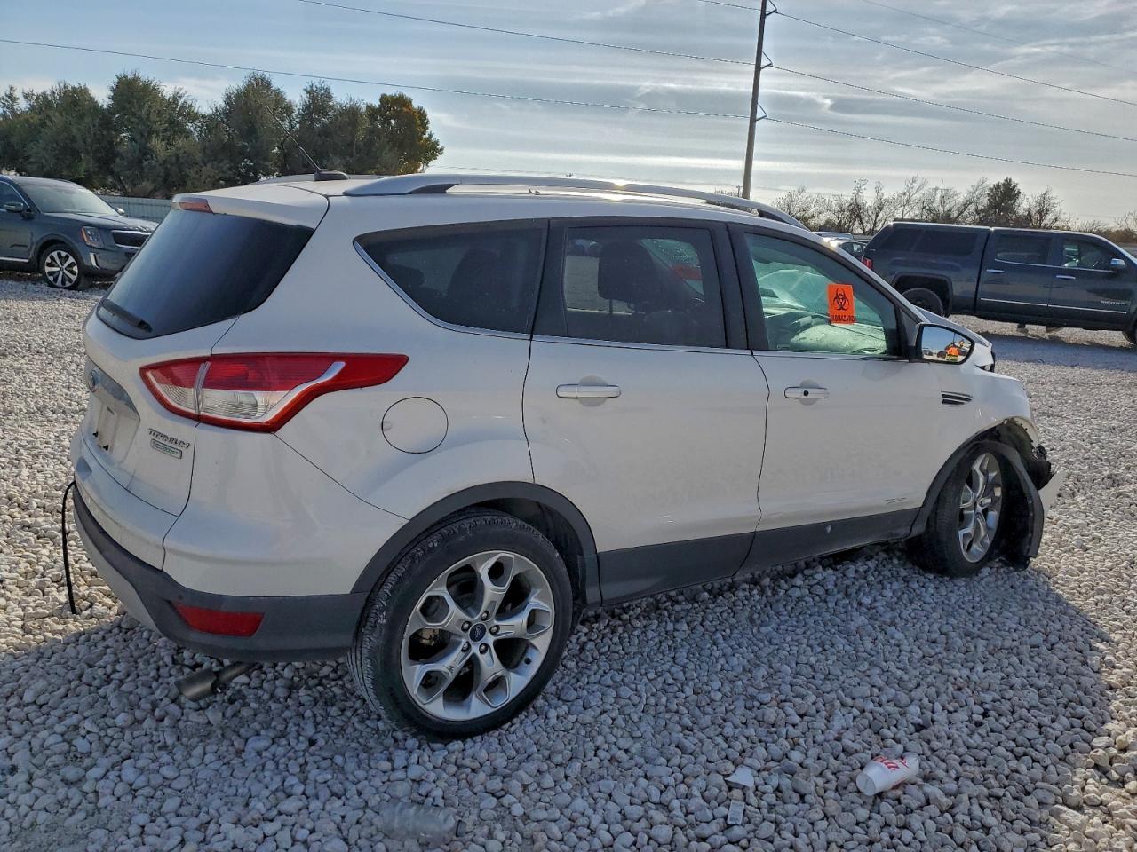 2014 Ford Escape Titanium - zdjęcie 3