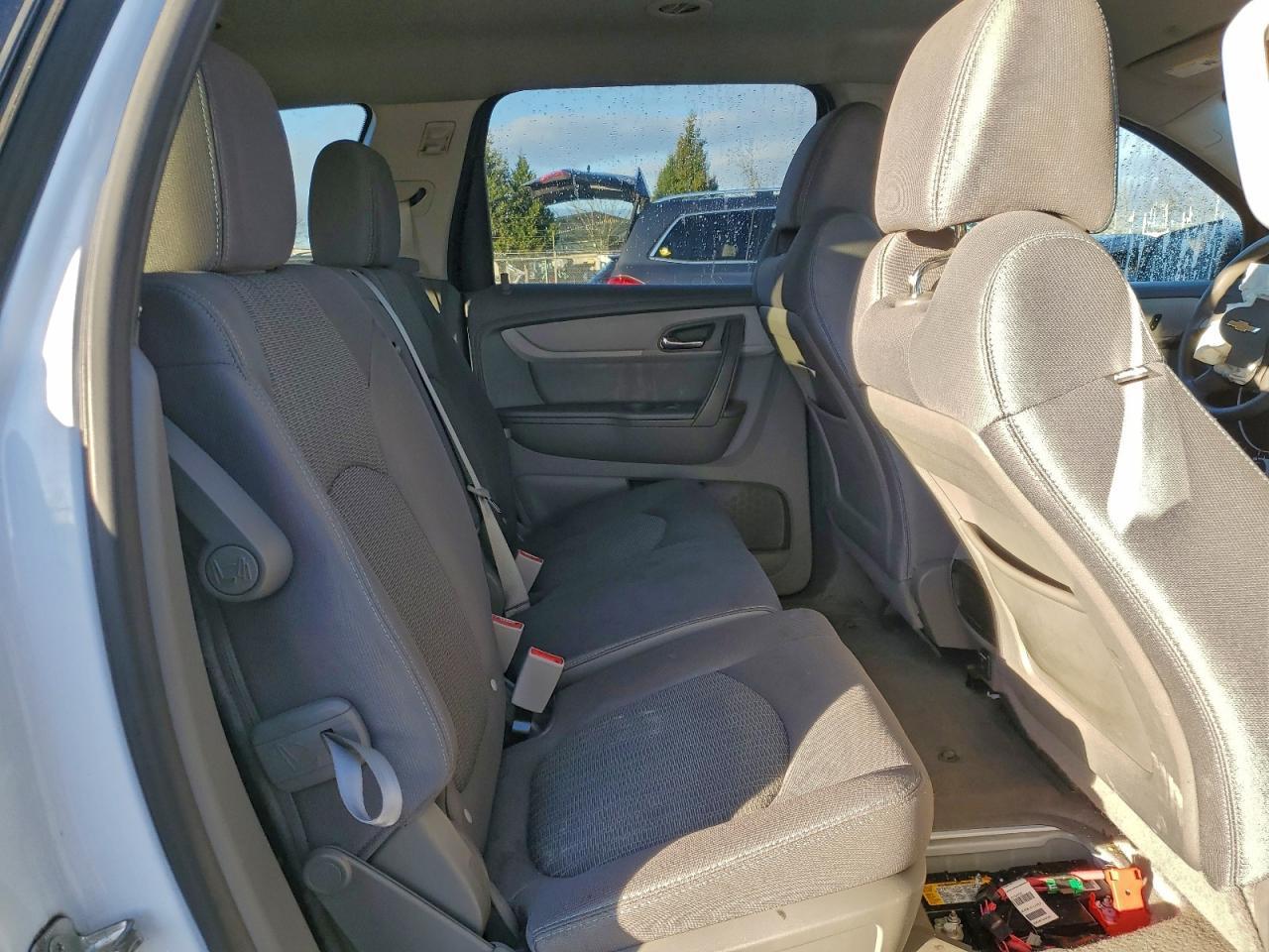 2016 Chevrolet Traverse Ls - zdjęcie 12