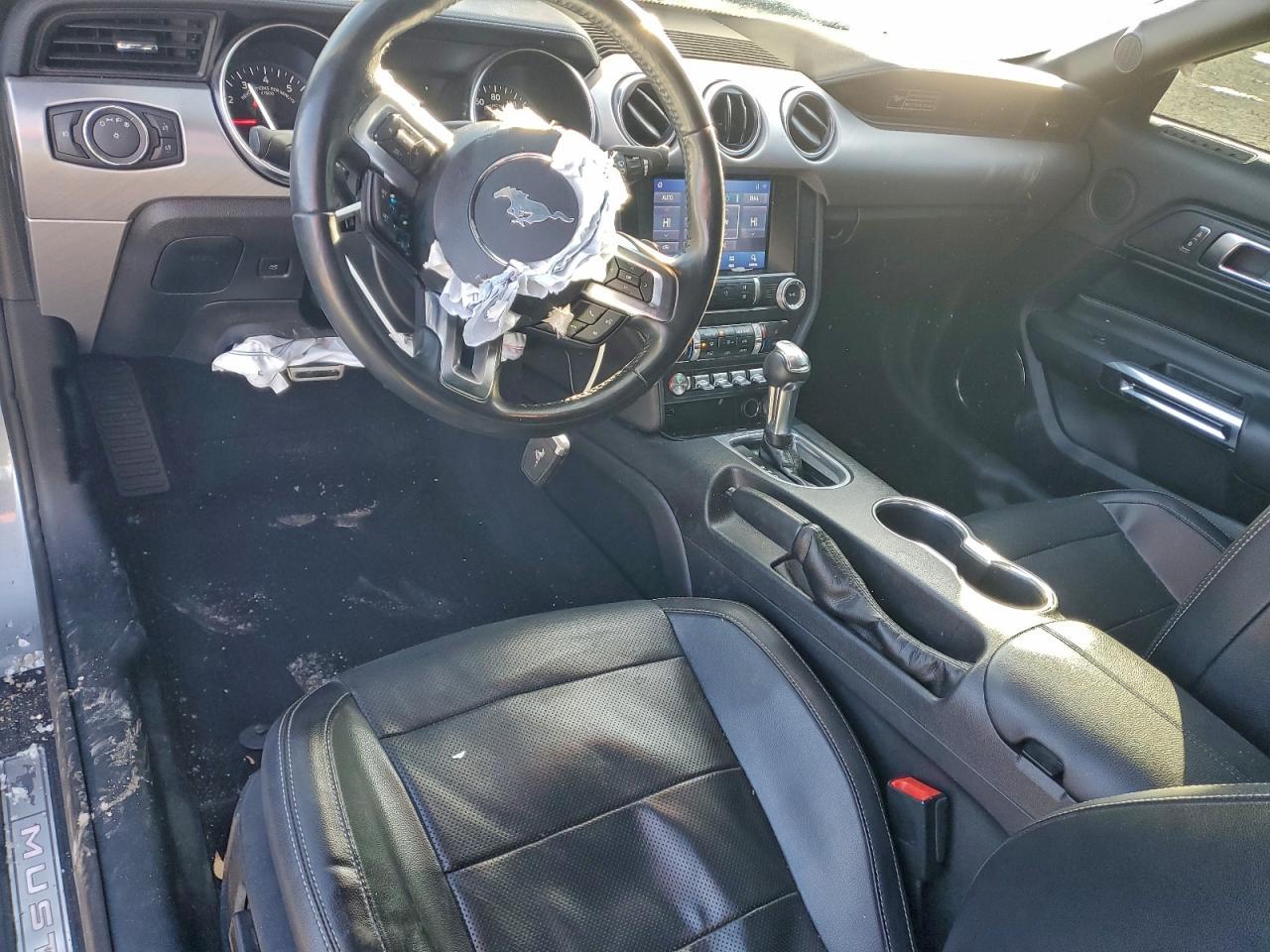 2020 Ford Mustang - zdjęcie 8