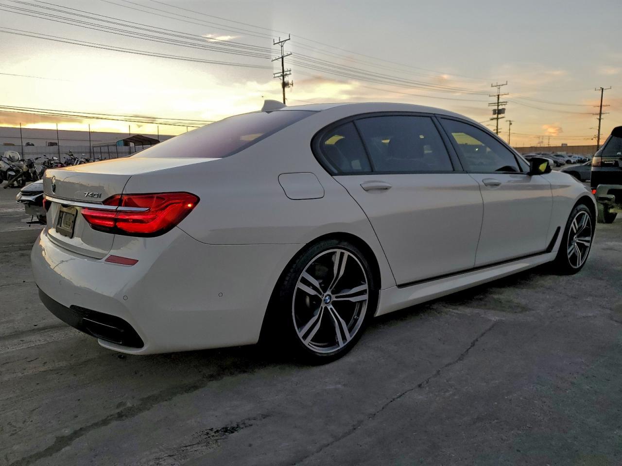 2016 BMW 740 I - zdjęcie 3