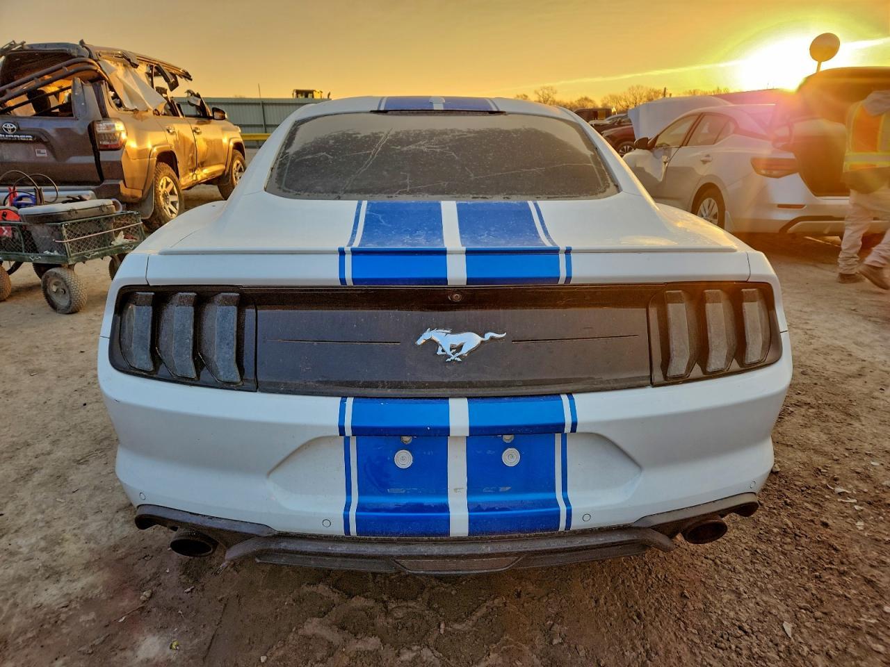 2019 Ford Mustang - zdjęcie 6