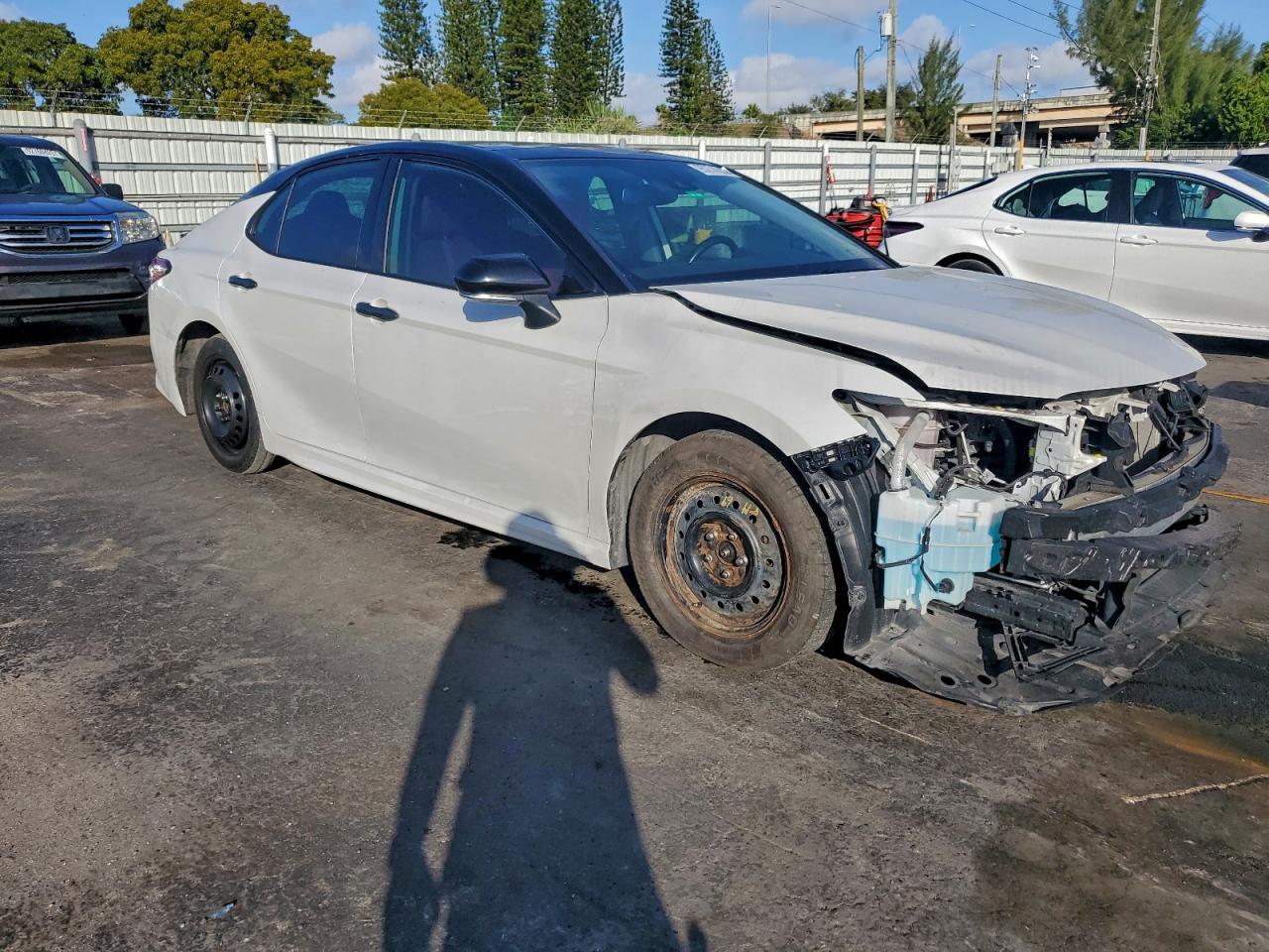 2020 Toyota Camry - zdjęcie 4