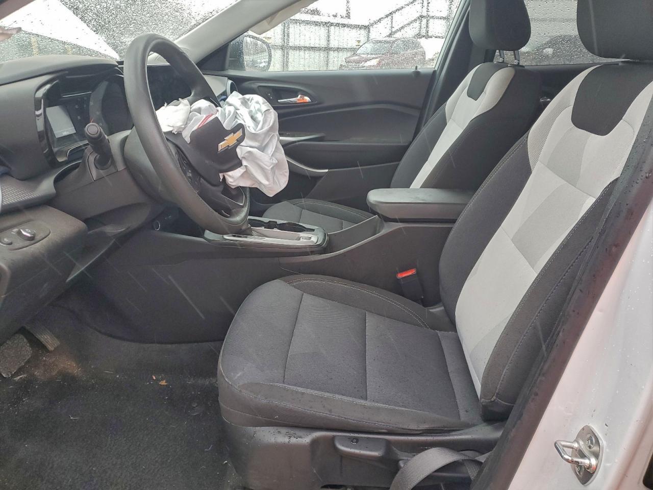 2025 Chevrolet Trax Ls - zdjęcie 7