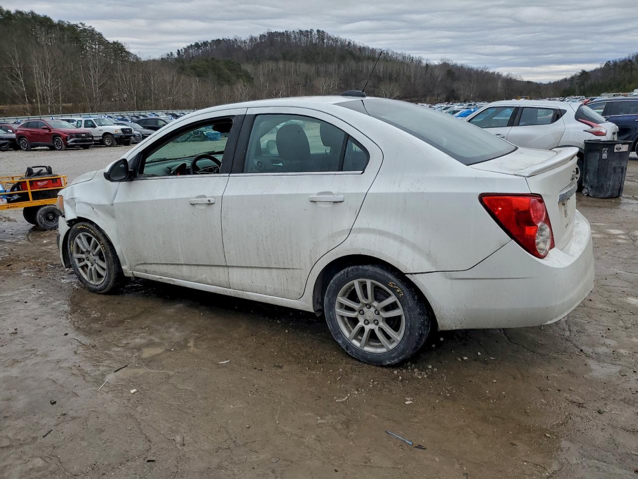 2016 Chevrolet Sonic Lt - zdjęcie 2