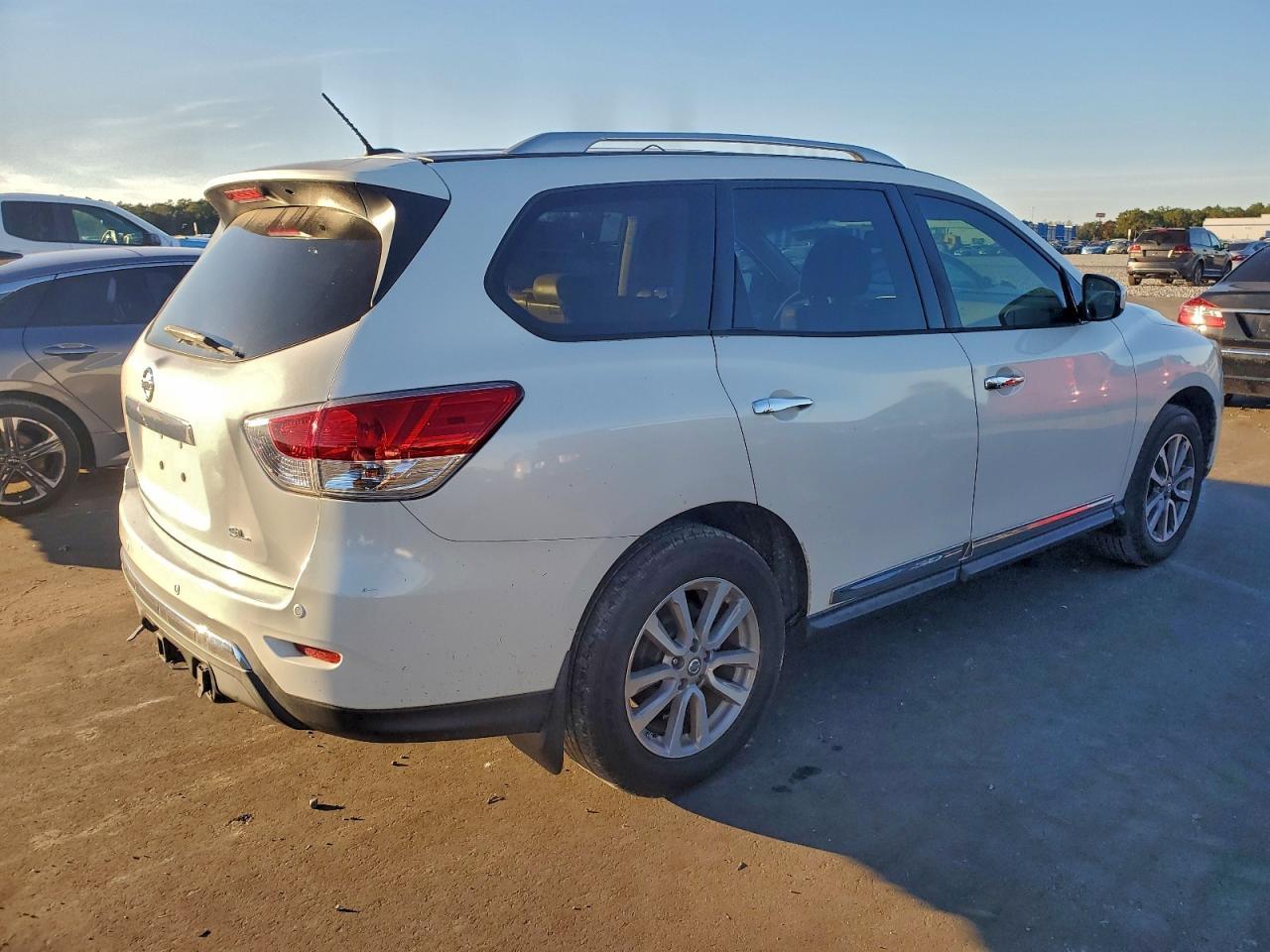 2014 Nissan Pathfinder S - zdjęcie 3