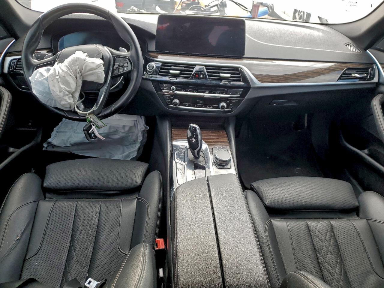 2021 BMW 530 Xi - zdjęcie 8