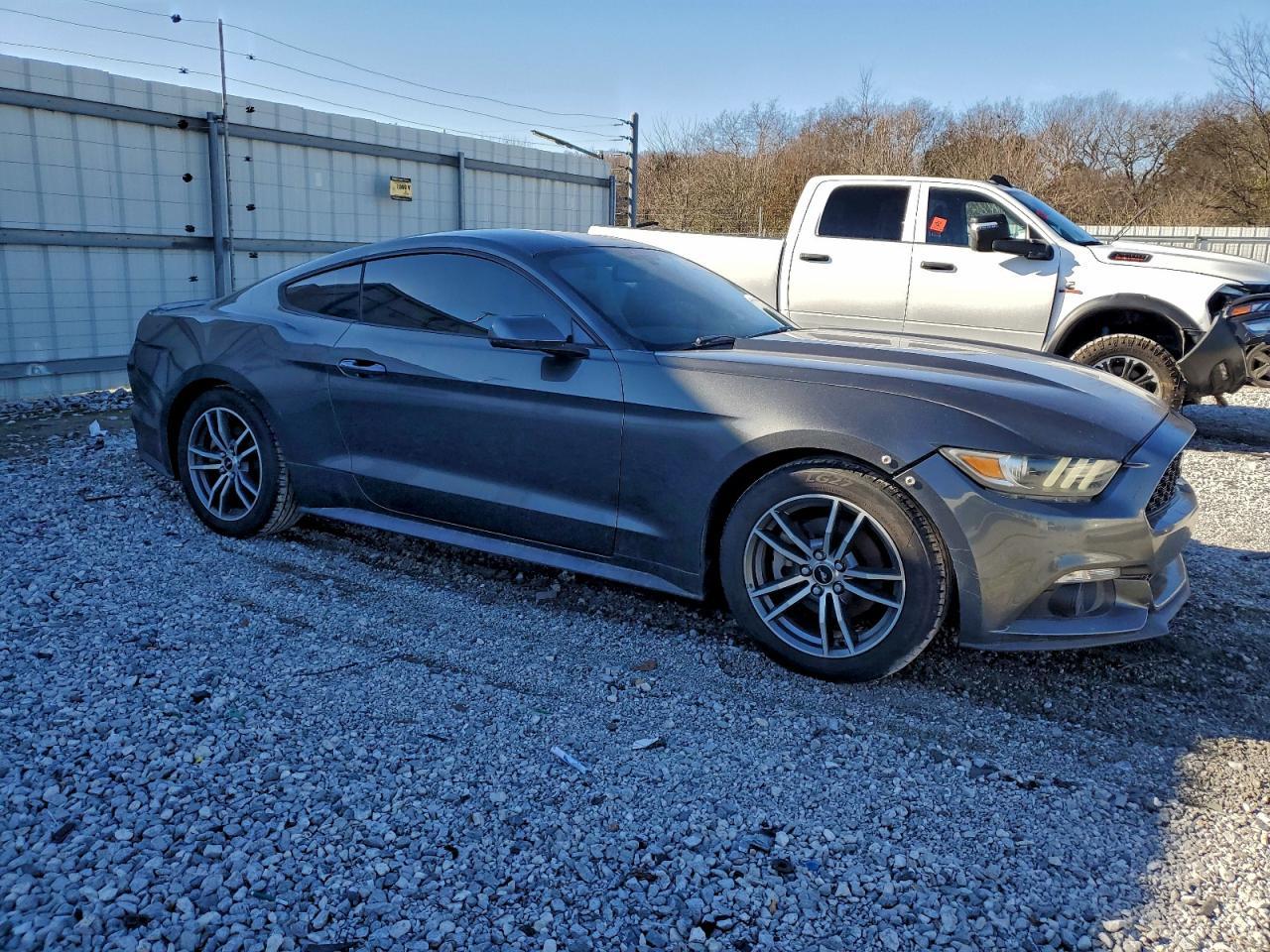 2015 Ford Mustang - zdjęcie 4