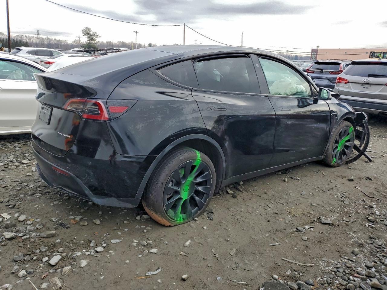 2024 Tesla Model Y - zdjęcie 3