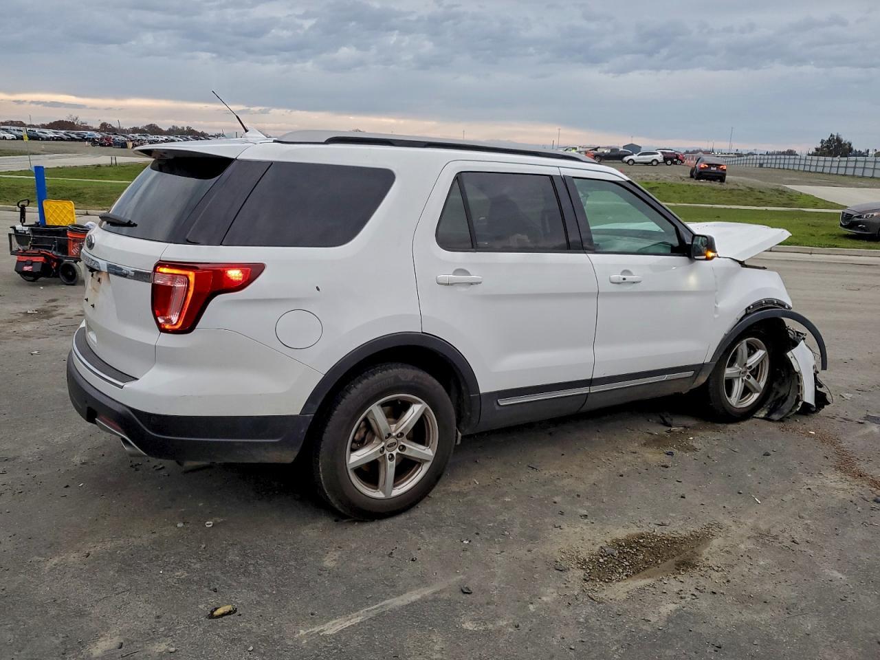 2018 Ford Explorer Xlt - zdjęcie 3