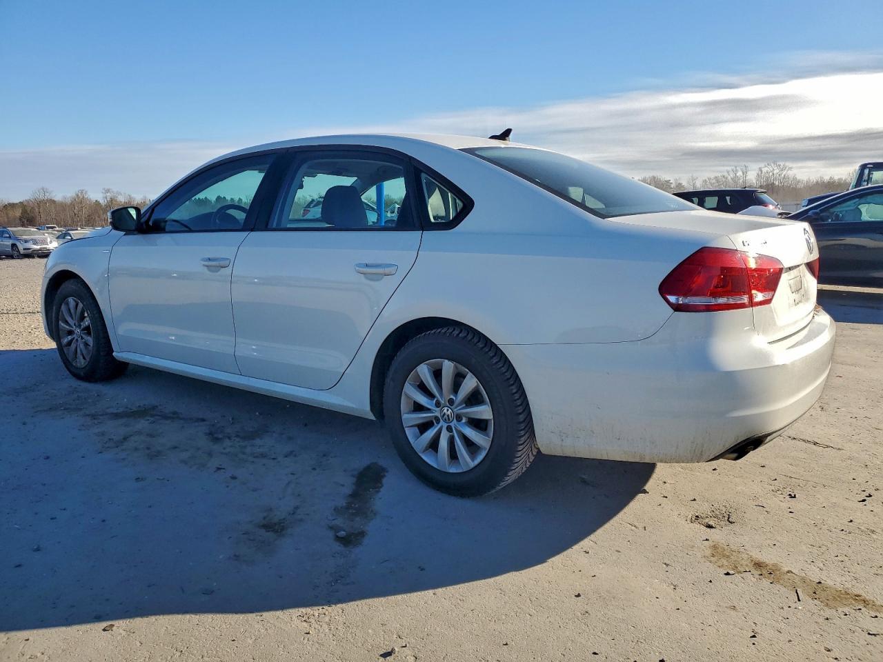 2015 Volkswagen Passat S - zdjęcie 2