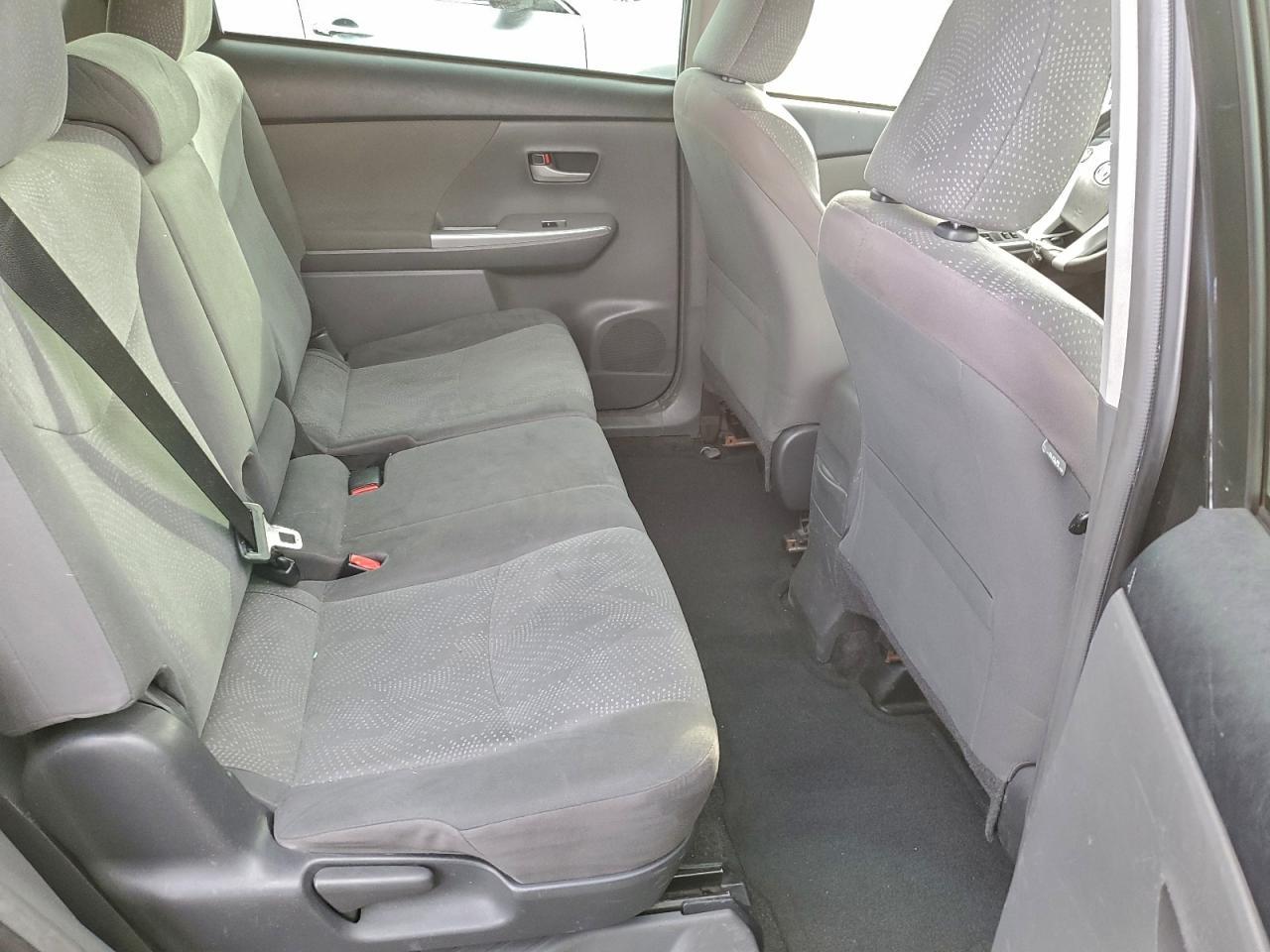 2014 Toyota Prius V - zdjęcie 11