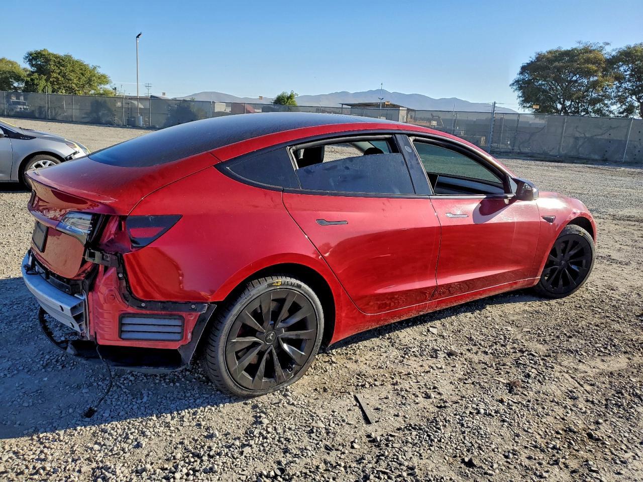 2022 Tesla Model 3 - zdjęcie 3