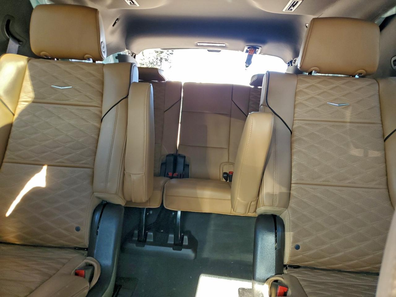 2022 Cadillac Escalade Premium Luxury - zdjęcie 10