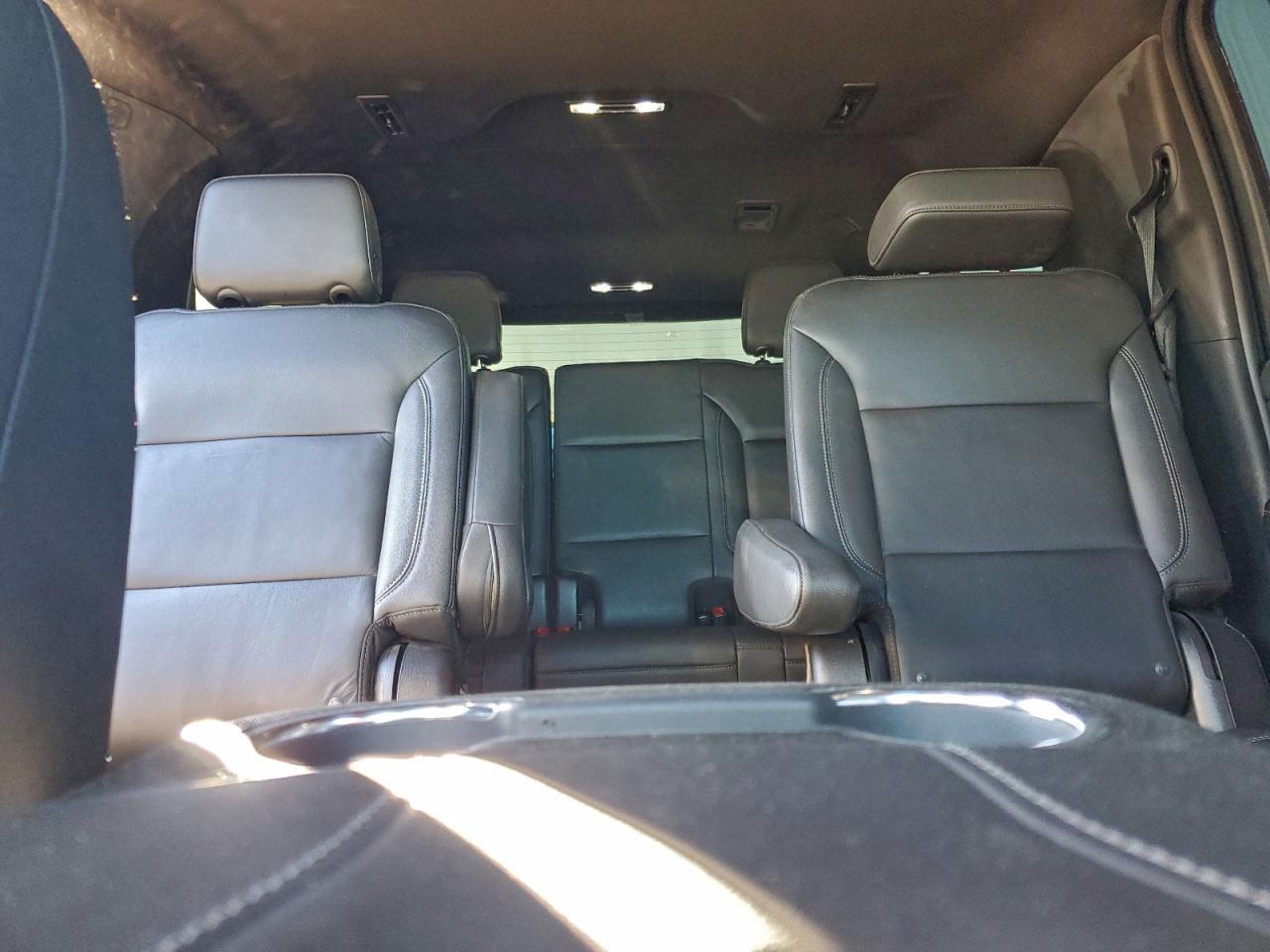 2021 Chevrolet Suburban C1500 Lt - zdjęcie 10