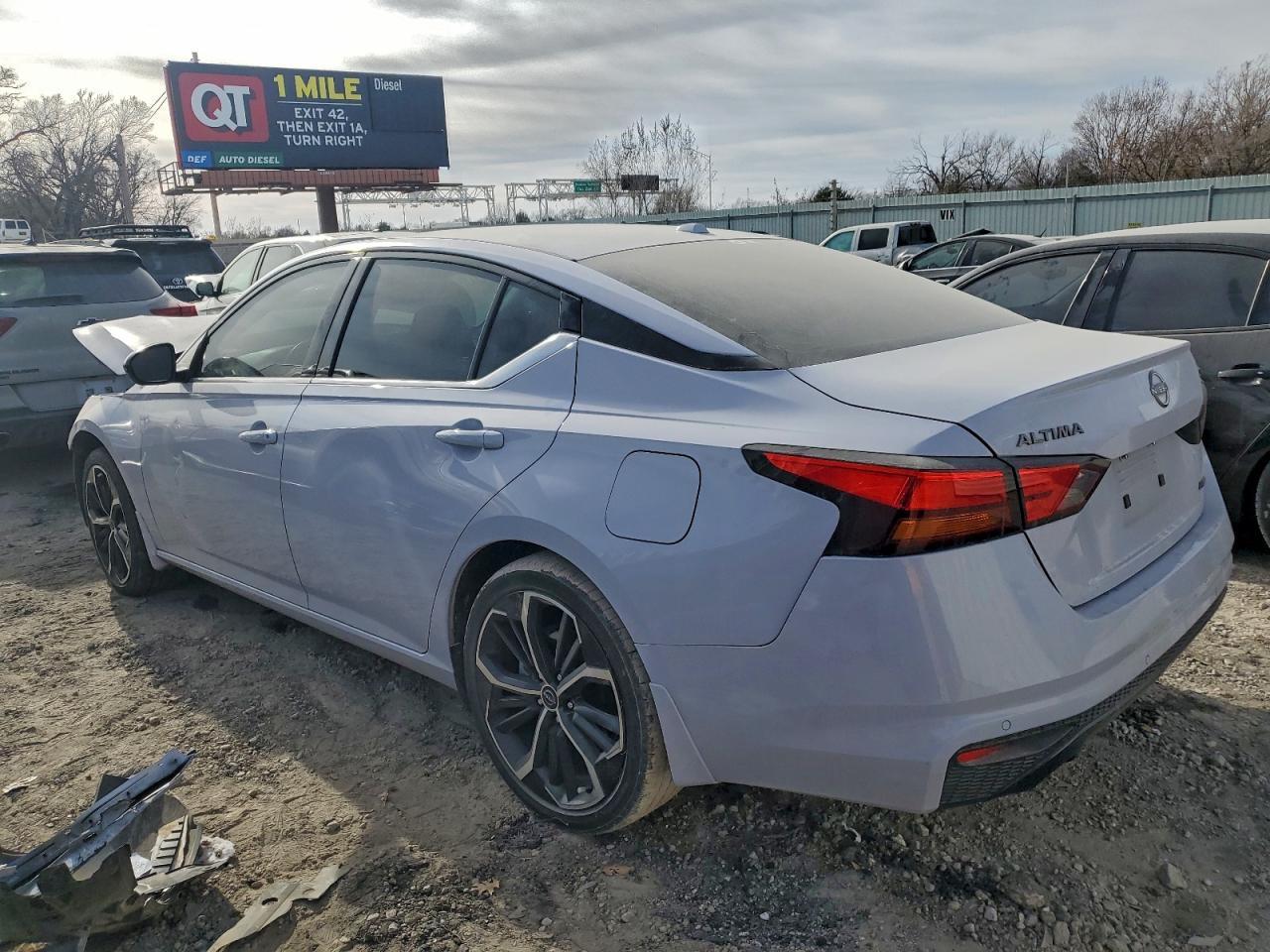 2024 Nissan Altima Sr - zdjęcie 2