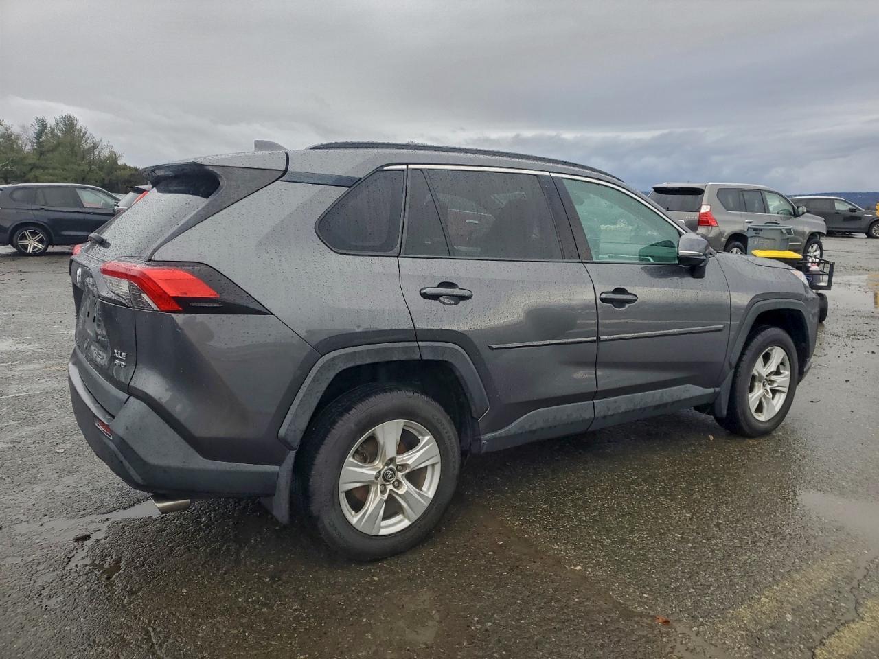 2021 Toyota Rav4 Xle - zdjęcie 3
