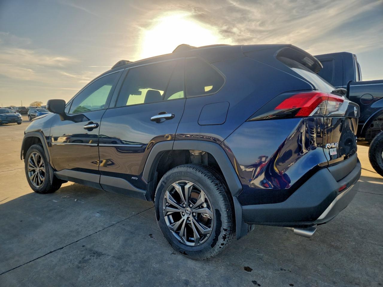 2023 Toyota Rav4 Limited - zdjęcie 2