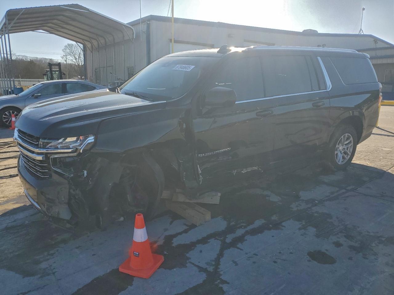 2023 Chevrolet Suburban C1500 Lt - zdjęcie główne