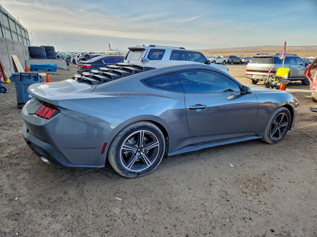 2025 Ford Mustang - zdjęcie 3