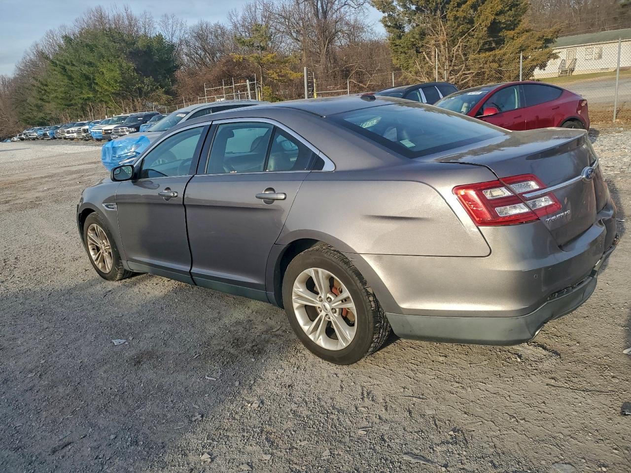 2013 Ford Taurus - zdjęcie 2