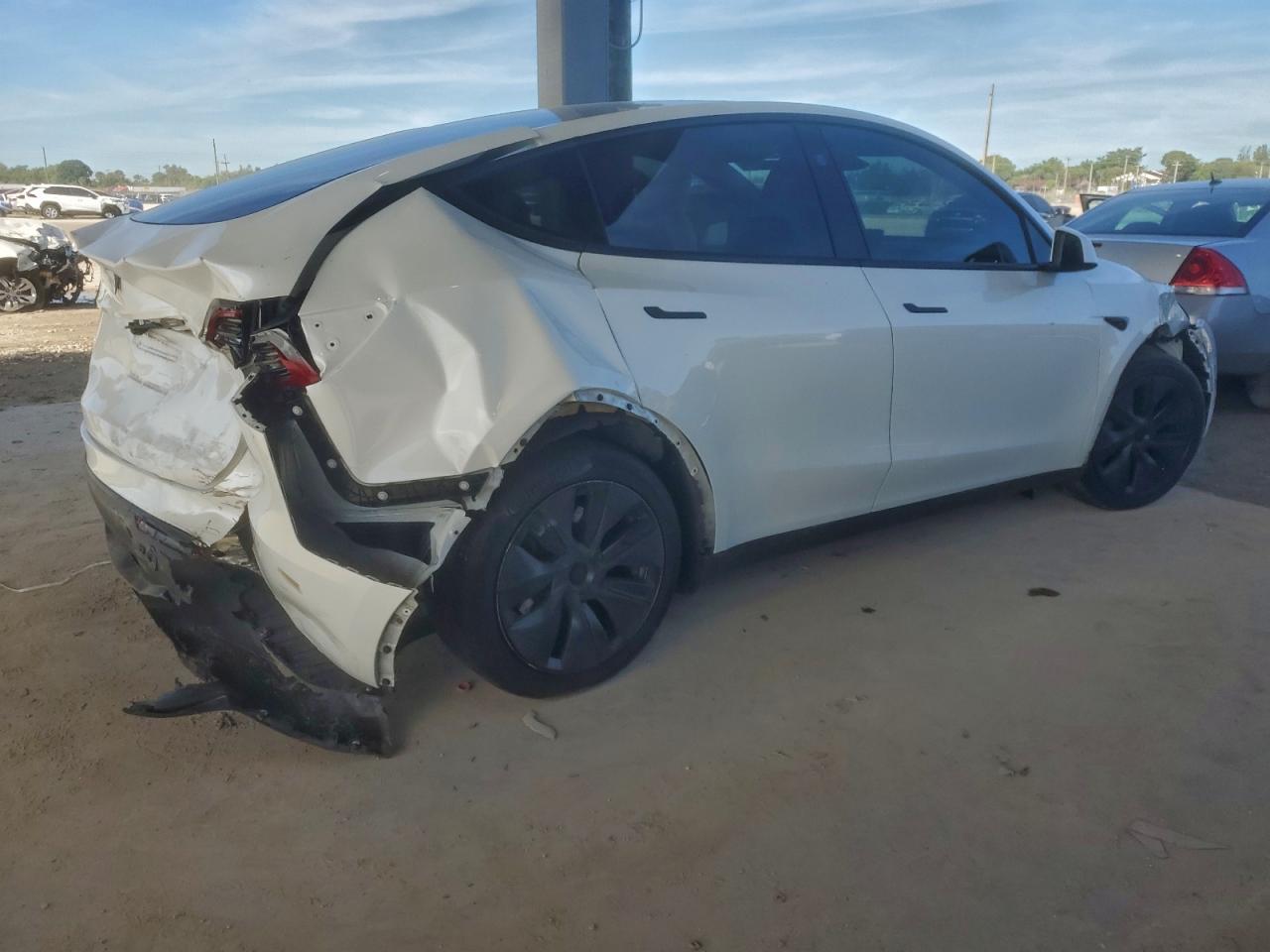 2025 Tesla Model Y - zdjęcie 3