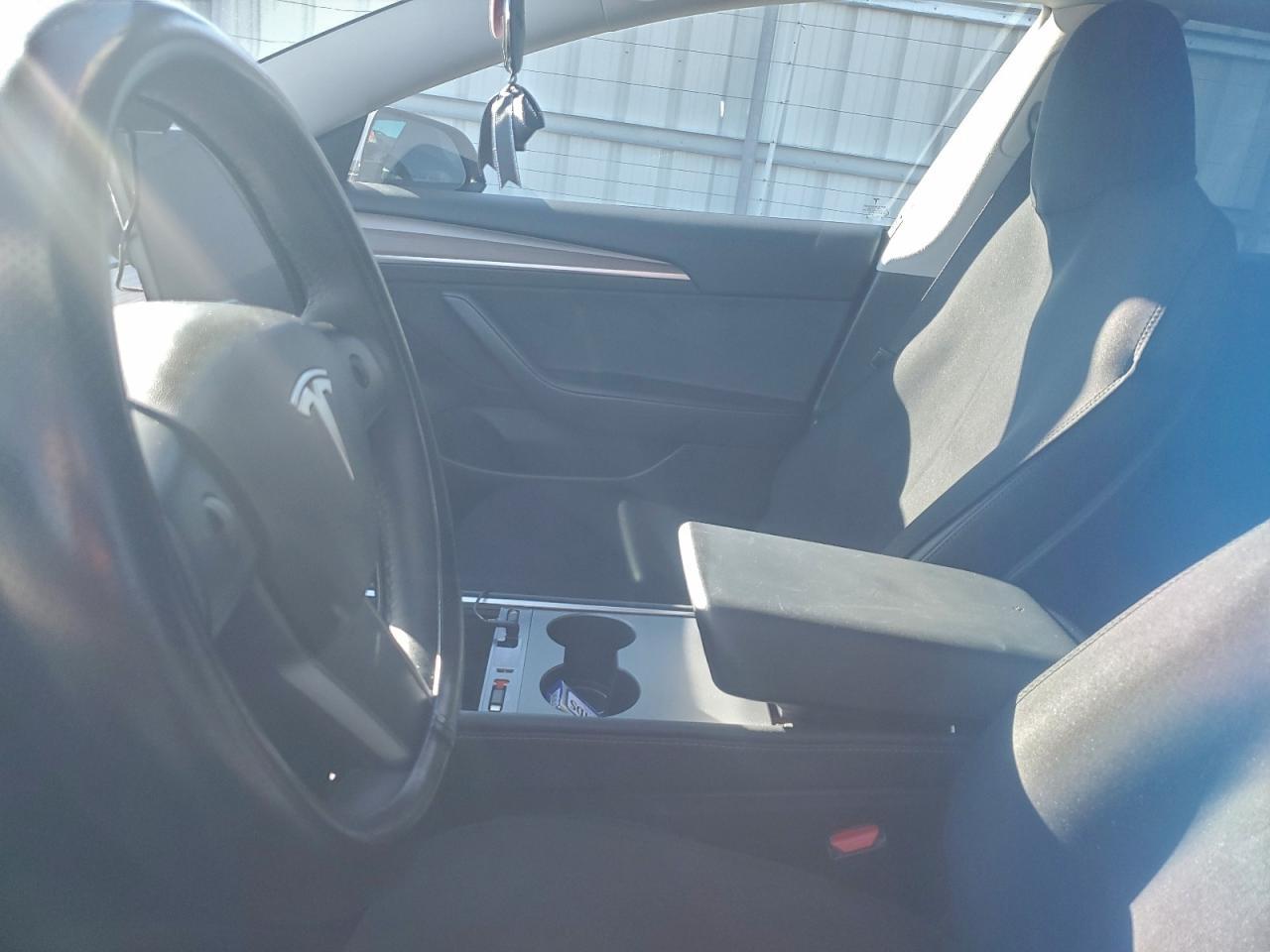 2023 Tesla Model 3 - zdjęcie 8