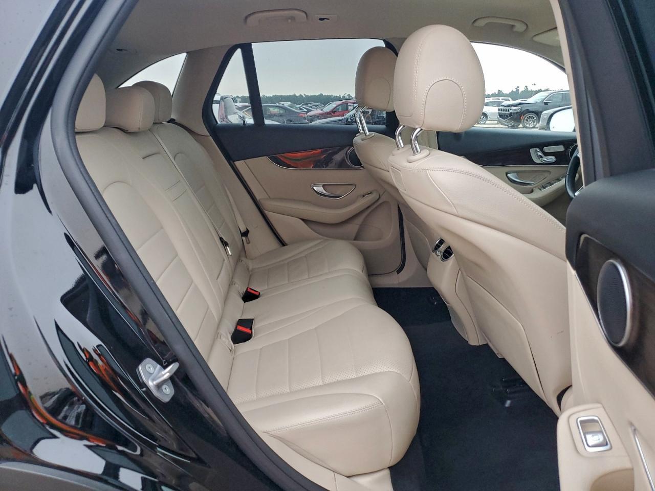 2019 Mercedes-Benz Glc 300 - zdjęcie 11