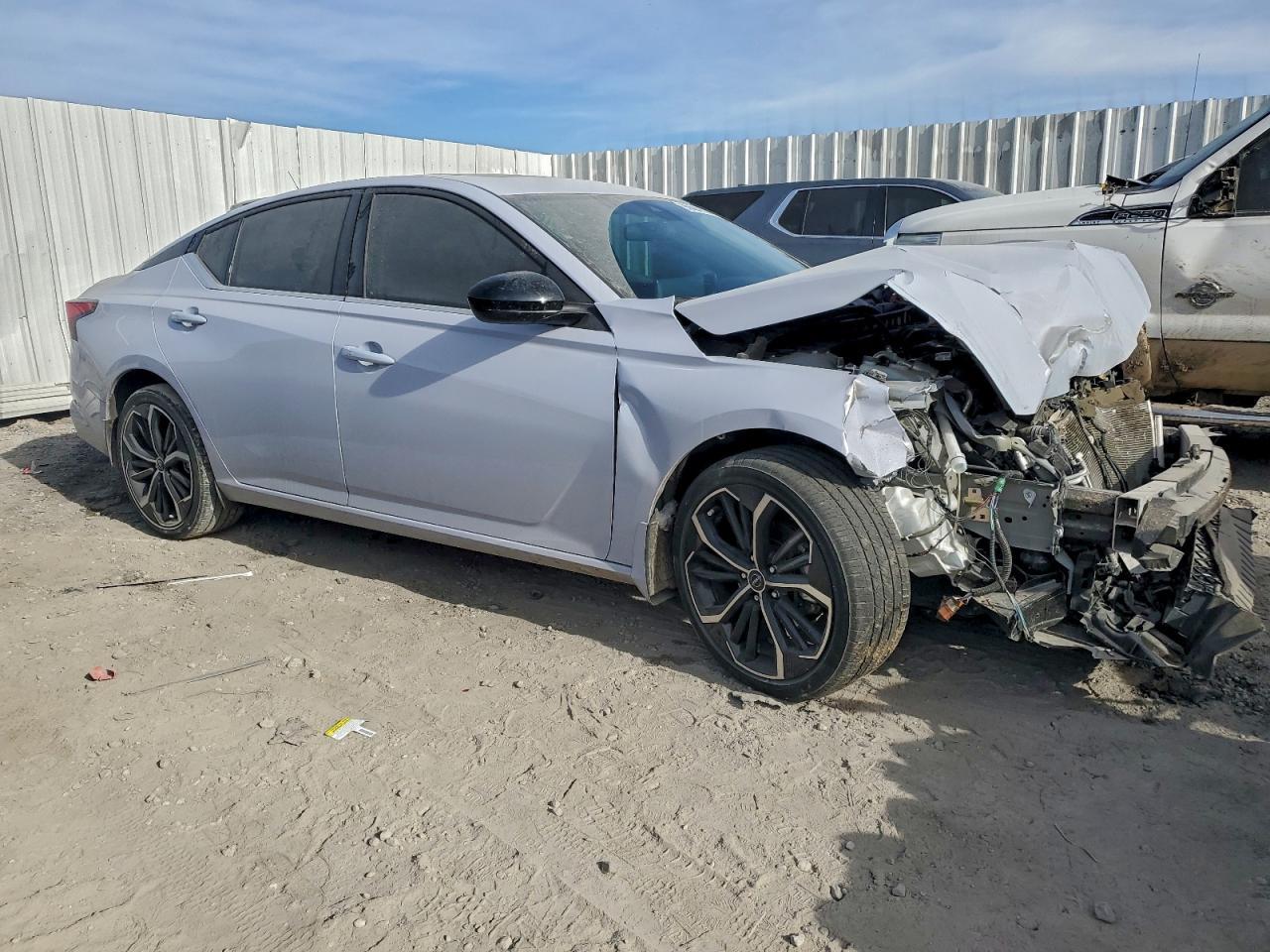 2024 Nissan Altima Sr - zdjęcie 4