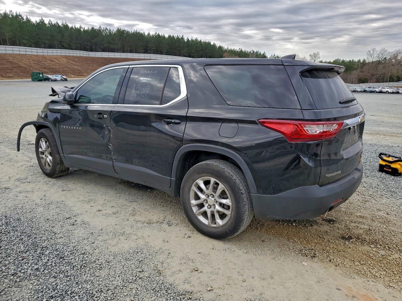 2018 Chevrolet Traverse Ls - zdjęcie 2